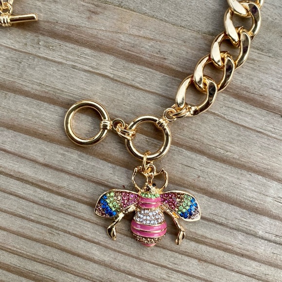 Gold Cuban link rhinestone bee charm bracelet - Picture 3 of 5